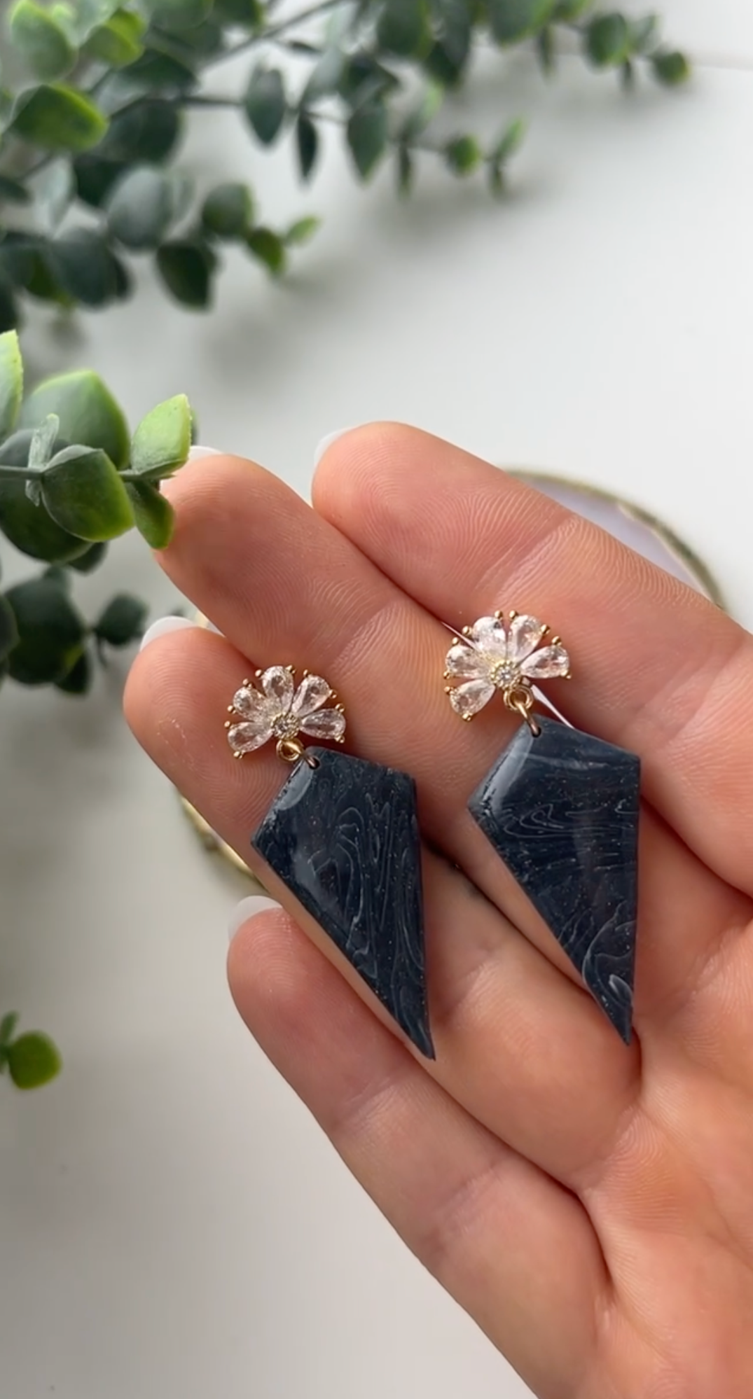 Loux oorbellen in zwart marmer