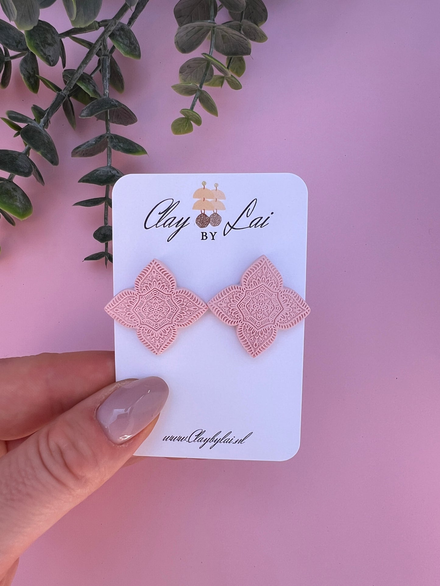 Isa Stud Earrings - Pink