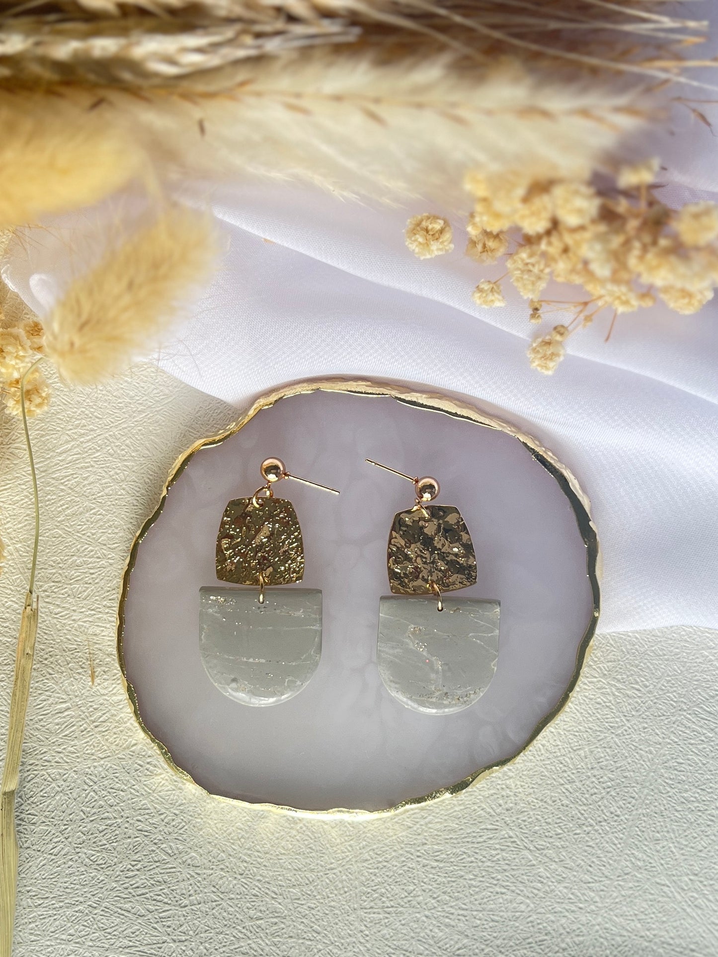 Amee' in sage marmer