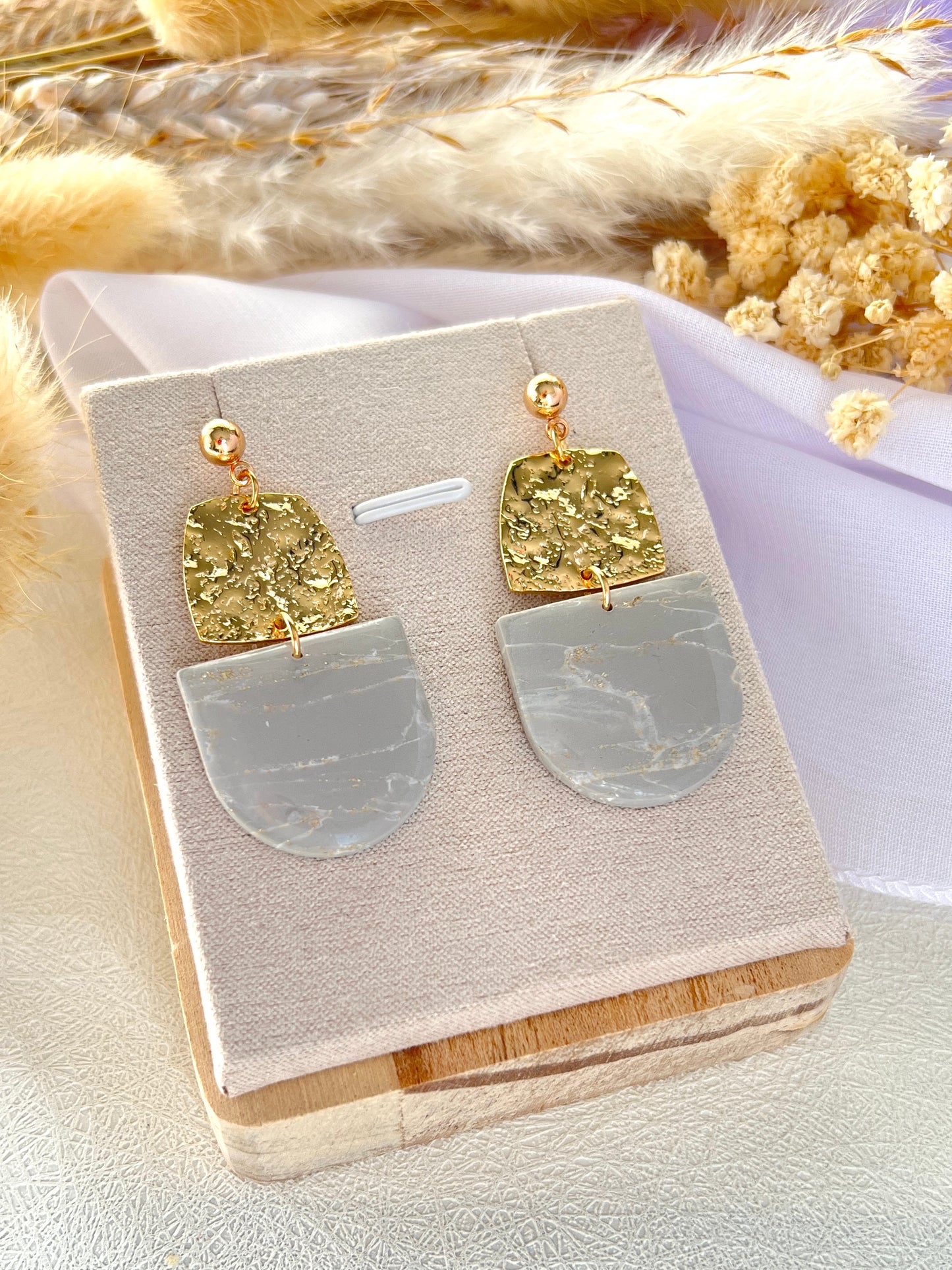 Amee' in sage marmer