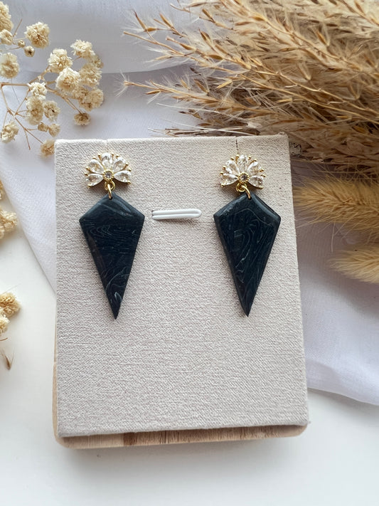 Loux oorbellen in zwart marmer