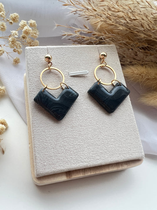 Yse' oorbellen in zwart marmer